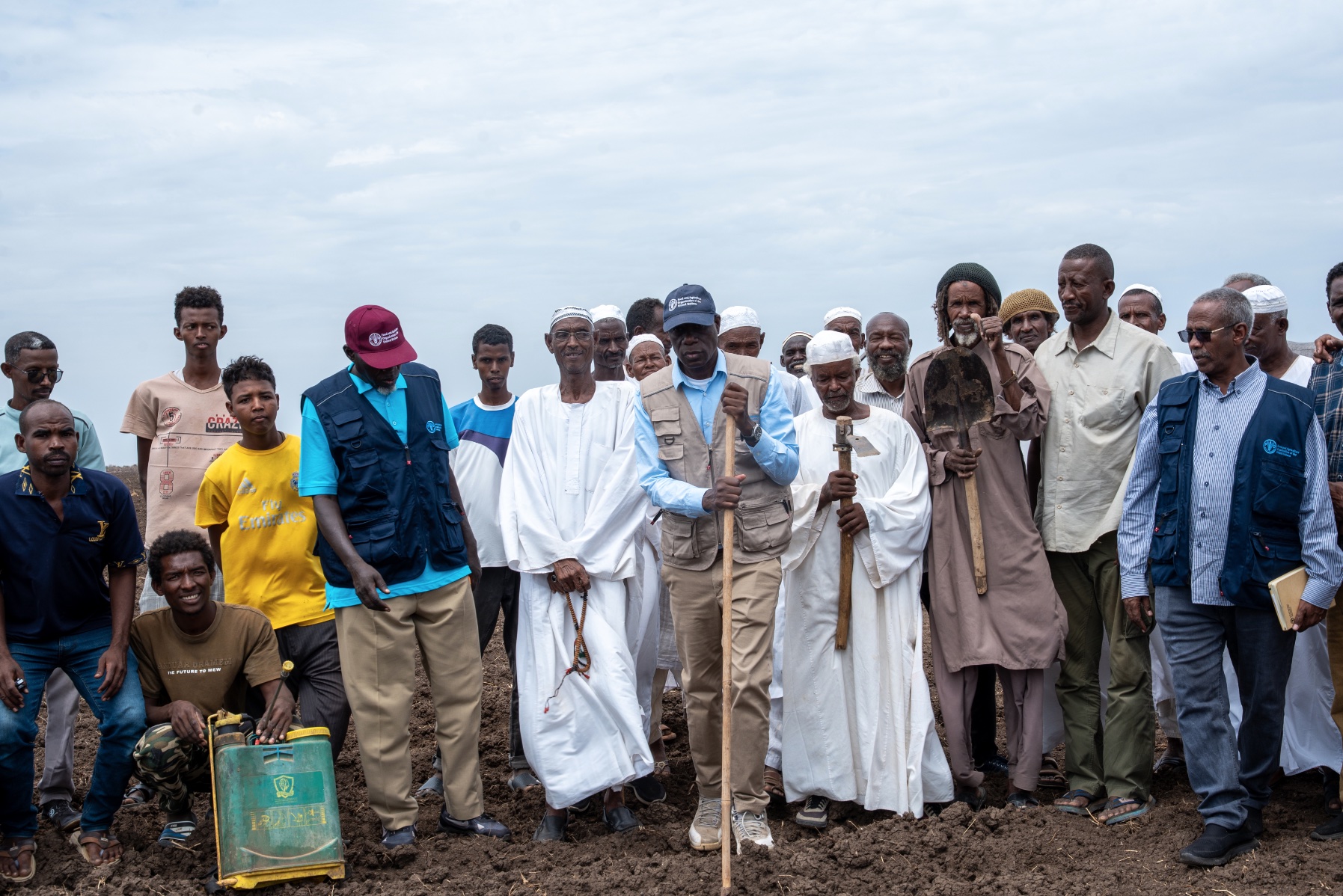 FAO staff and smallholder farmers in Al Jazirah, working together to ensure a successful agricultural season. 15 July 2025. Roweina village, South Al Jazirah locality, Al Jazirah State, Sudan. Photo credit: FAO/Mohamed Ahmed.
