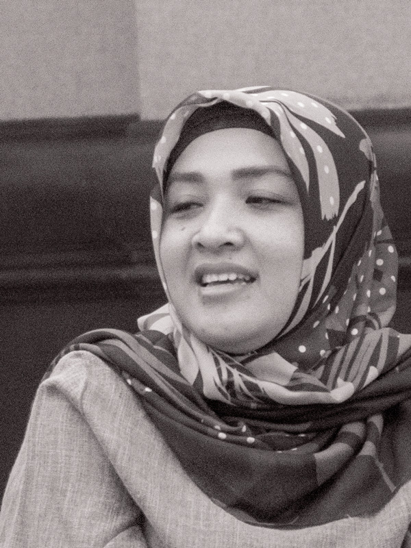 Luuk Portrait of a woman in hijab