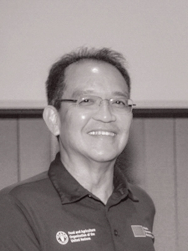 Pawin Portrait of a man with glasses smiling