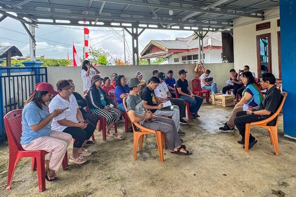 01_ASF Group of people sitting in an FGD
