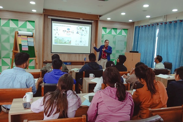 FAO_Suraj-Subedi_Thumbs Man lectures in front of a class