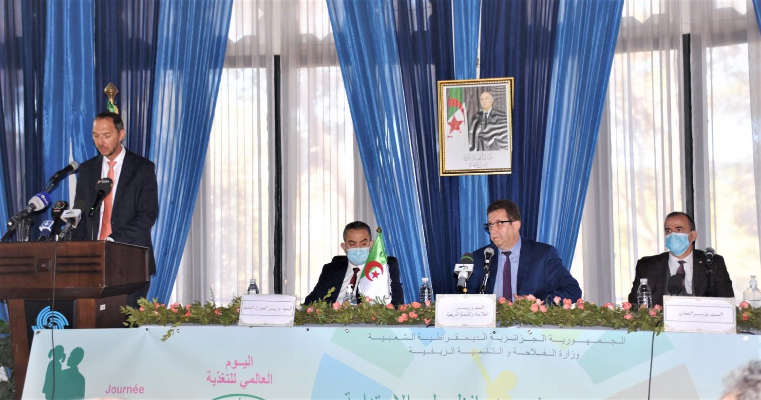 The national team of the project for the improvement of water efficiency, productivity and sustainability receive the trophy of champion of food in Algeria