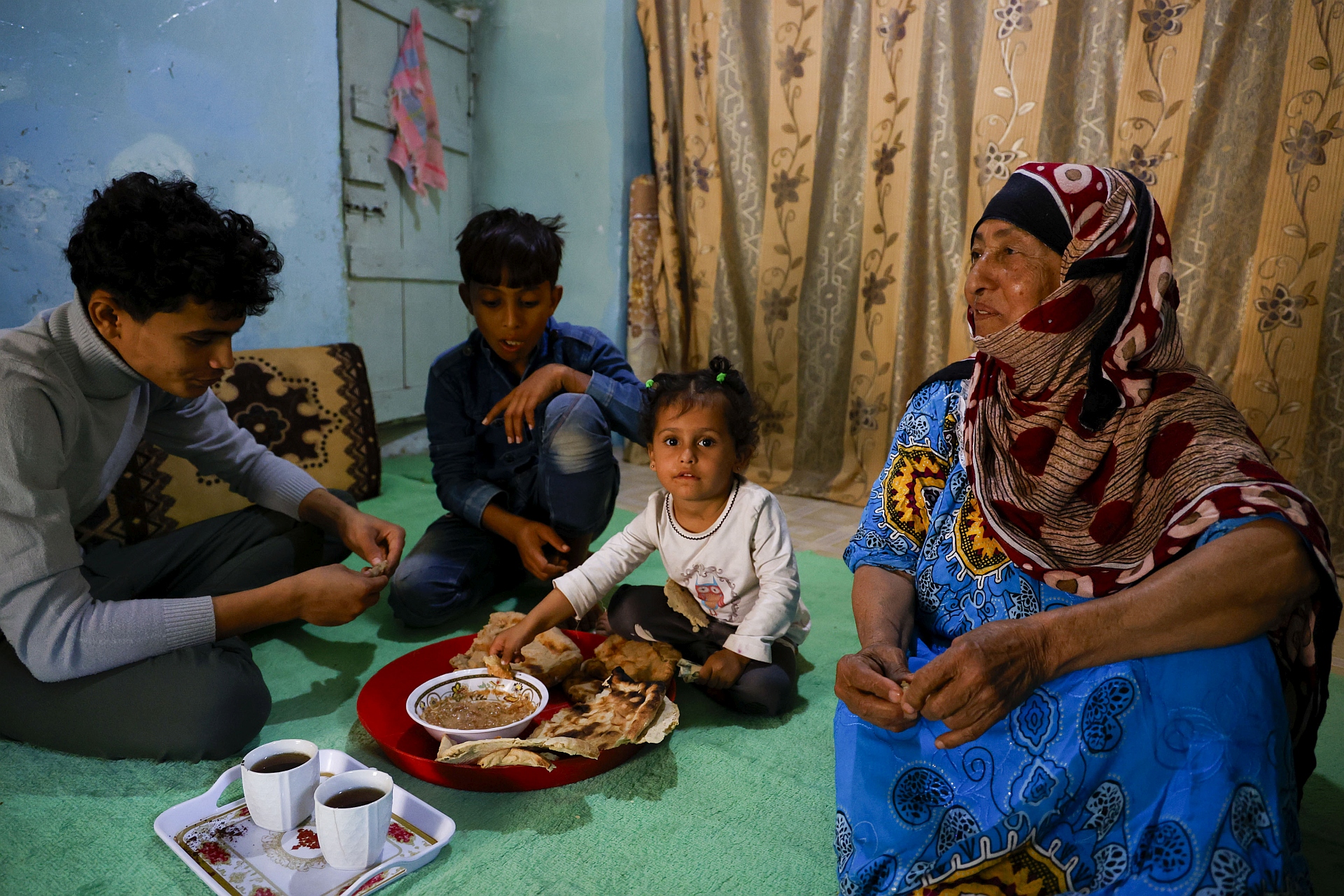 Acute food insecurity deepens in the Government-controlled areas of Yemen amid severe funding cuts and economic downturn