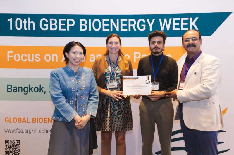 The winner of the GBEP youth award, Rakesh Godara, with Michela Morese, FAO