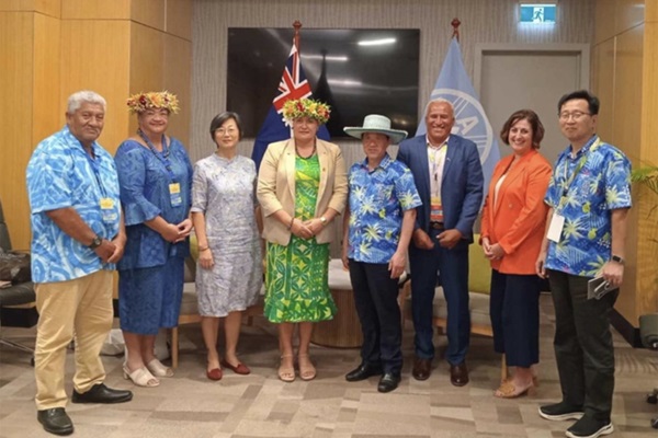 Cook Islands and the FAO delegations during the Small Island Developing States Solutations Forum