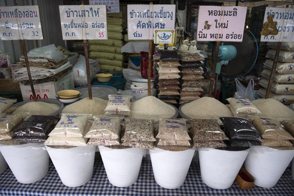 Rice for sale in Bangkok @FAO Lilliane Suwanrumpha